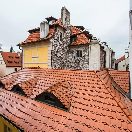 Enchanting Sara In The Real Historical Heart Of Prag
