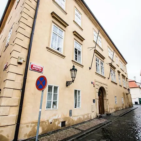 Enchanting Sara In The Real Historical Heart Of